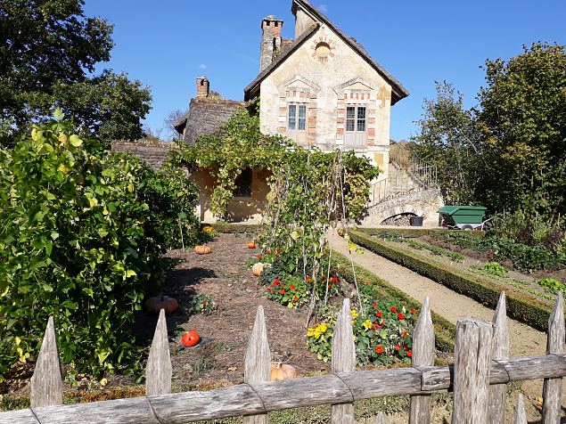   Prantsuse kuninganna Marie -Antoinette kla Versaille lossi Vikese Trianoni pargis. Okt. 2018