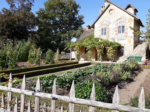   Prantsuse kuninganna Marie -Antoinette kla Versaille lossi Vikese Trianoni pargis. Okt. 2018