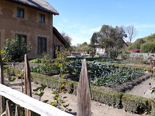   Prantsuse kuninganna Marie -Antoinette k�la Versaille lossi V�ikese Trianoni pargis. Okt. 2018