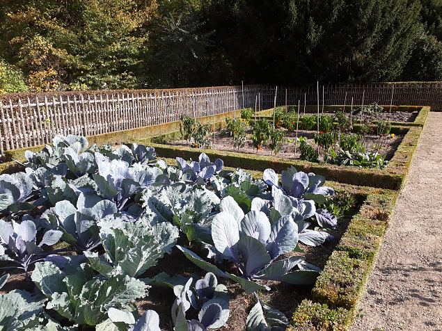   Prantsuse kuninganna Marie -Antoinette k�la Versaille lossi V�ikese Trianoni pargis. Okt. 2018