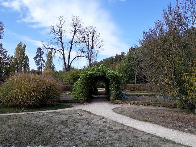   Prantsuse kuninganna Marie -Antoinette k�la Versaille lossi V�ikese Trianoni pargis. Okt. 2018