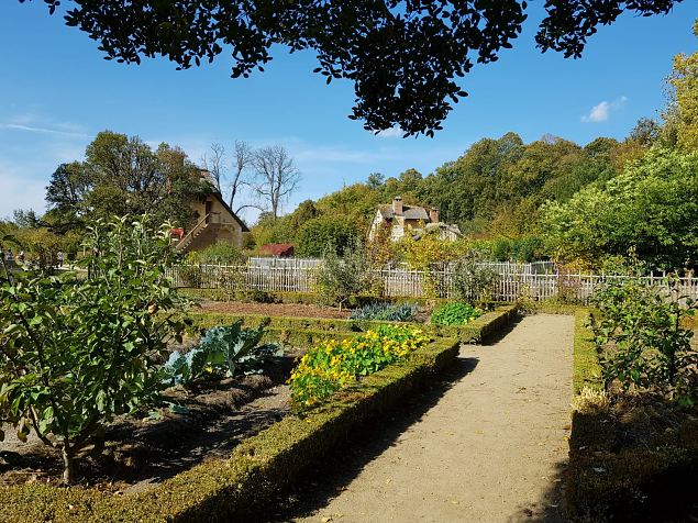   Prantsuse kuninganna Marie -Antoinette k�la Versaille lossi V�ikese Trianoni pargis. Okt. 2018