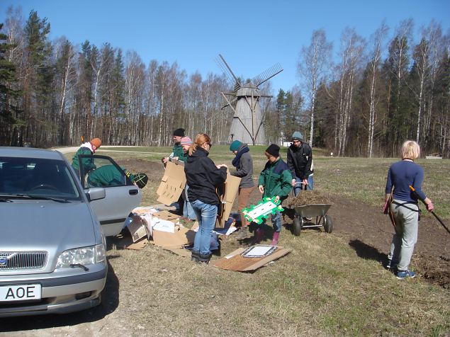   Papipeenra tegemine varesnaadi alale (Vaba�humuuseumis 23.04.15)