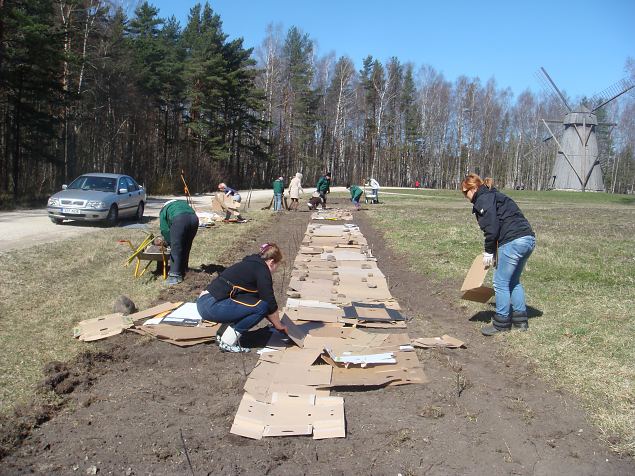   Papipeenra tegemine varesnaadi alale (Vaba�humuuseumis 23.04.15)